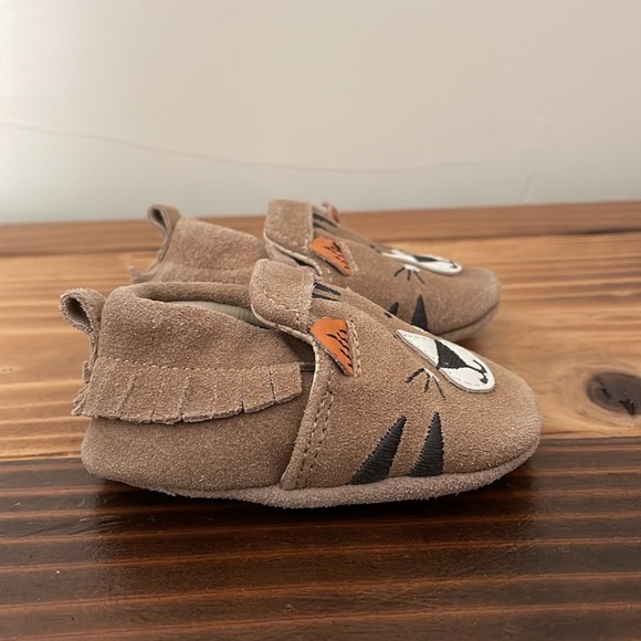 Robeez First Kicks Baby Shoes Critter Fringe Suede Leather Tigers 0-3 Months - Picture 6 of 10